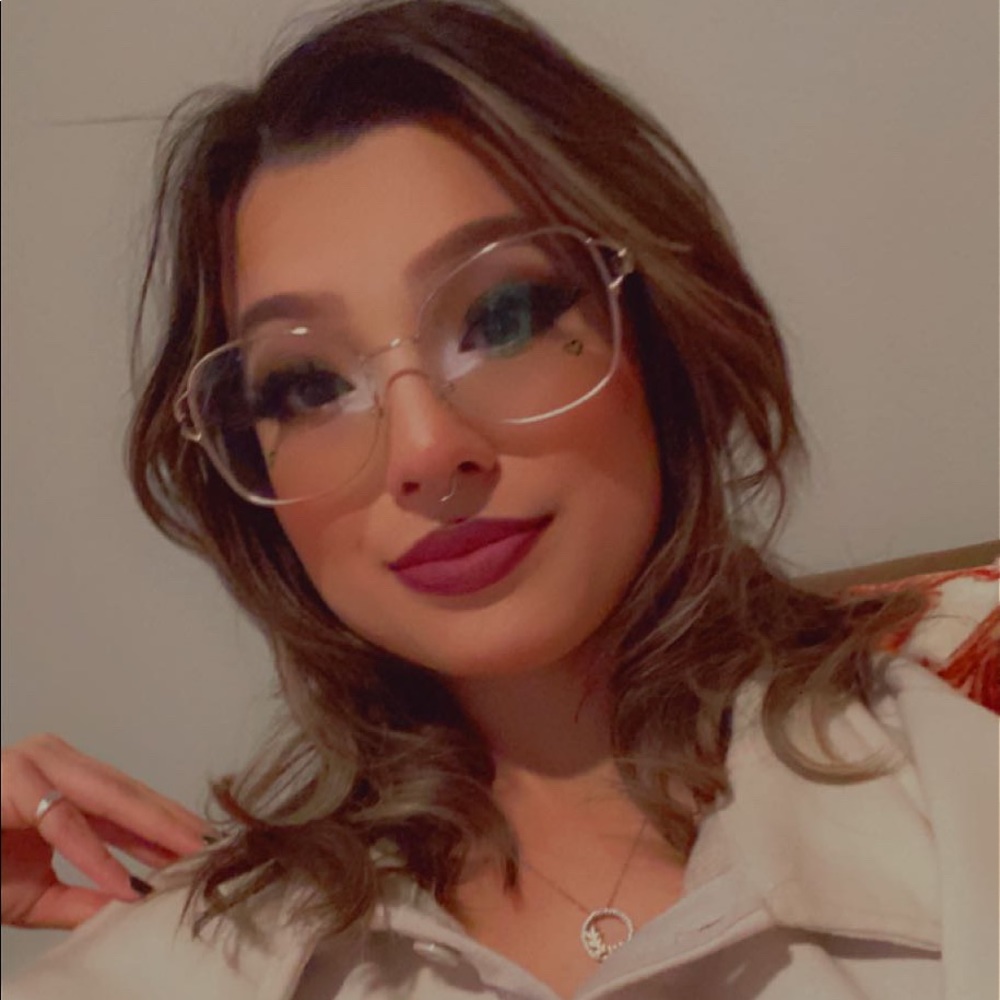 Meet your Posher, Chloe
